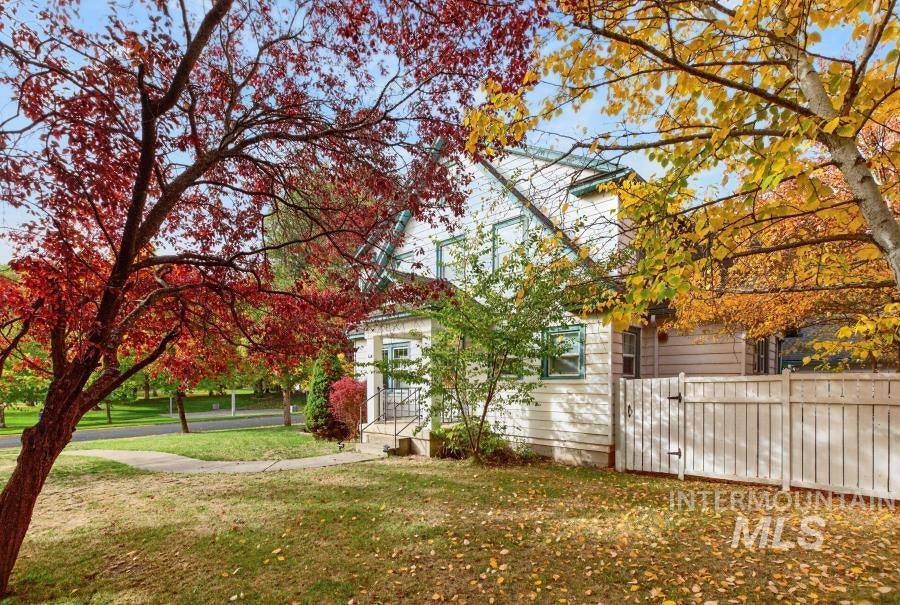 Photo of 101 N Hayes St, Moscow, ID 83843 (MLS # 99003705)