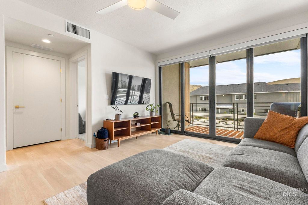 Photo of 4184 E Haystack St #206, Boise, ID 83716 (MLS # 98983524)