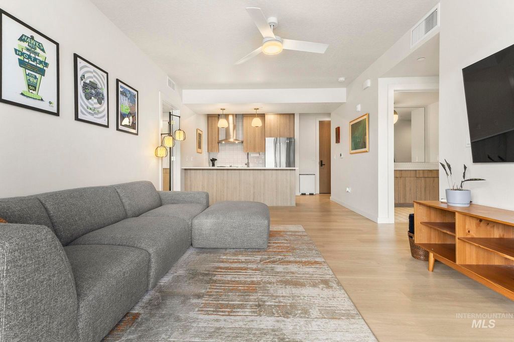 Photo of 4184 E Haystack St #206, Boise, ID 83716 (MLS # 98983524)