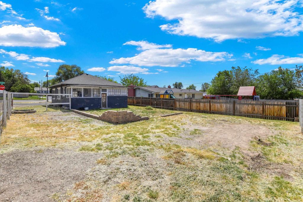 Photo of 523 16th Ave N AVE, Nampa, ID 83687 (MLS # 98986666)