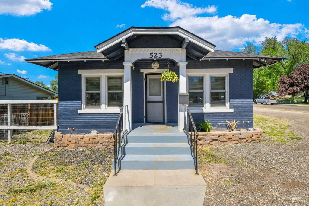 Photo of 523 16th Ave N AVE, Nampa, ID 83687 (MLS # 98986666)