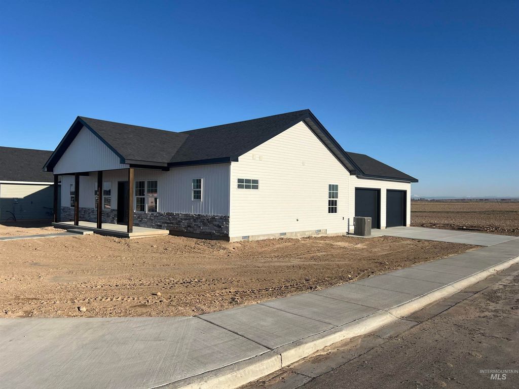 Photo of 822 23rd Ave E, Jerome, ID 83338 (MLS # 98933178)