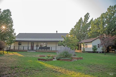 Photo of 1933 Country Club Dr, Council, ID 83612 (MLS # 98977293)