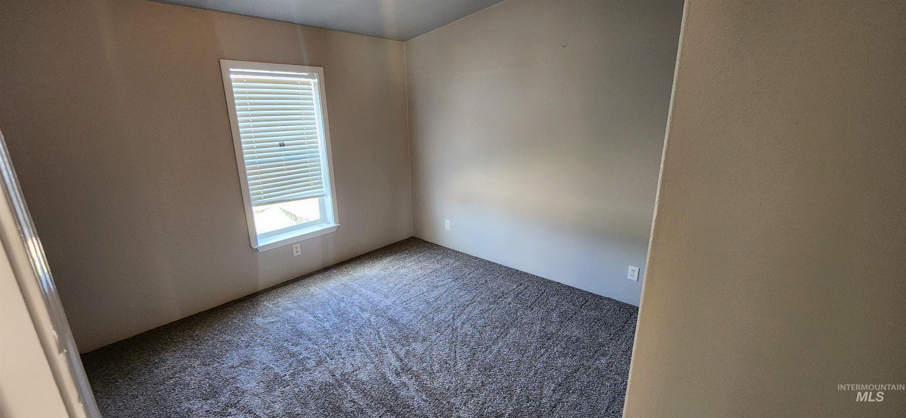 Unfurnished room with carpet flooring