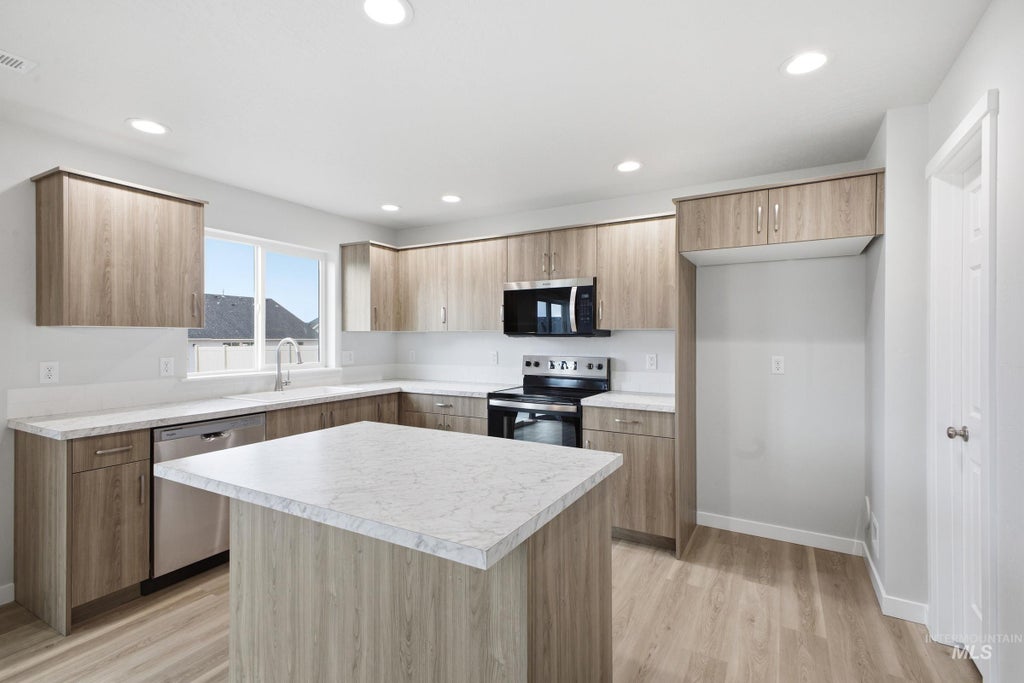 Photo of 4560 S Fort George Ave, Nampa, ID 83686 (MLS # 99002828)