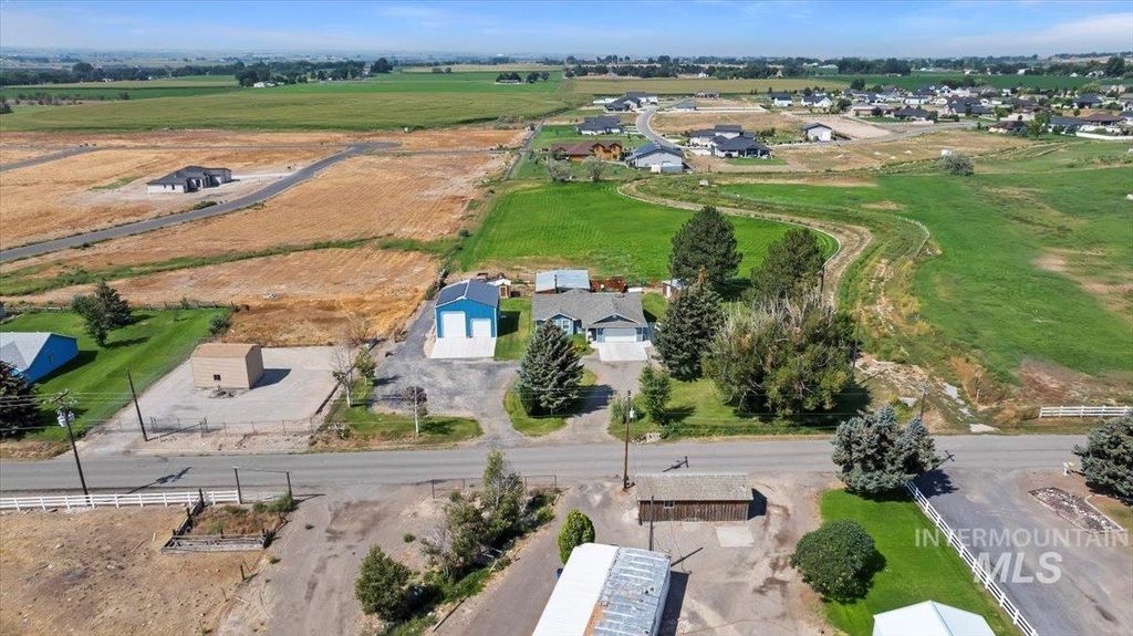 Photo of 549 100 E, Jerome, ID 83338 (MLS # 98969387)