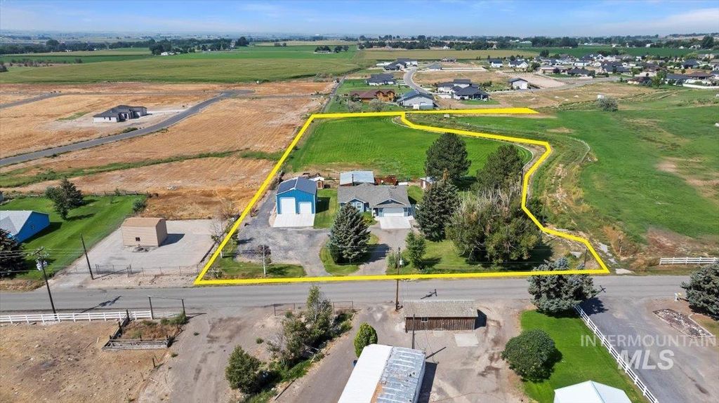 Photo of 549 100 E, Jerome, ID 83338 (MLS # 98969387)