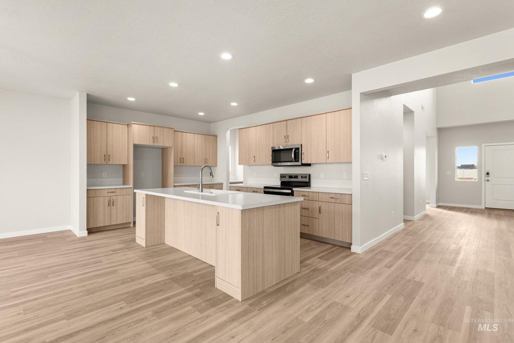 Photo of 840 Thunderbolt Dr, Mountain Home, ID 83647 (MLS # 98996096)