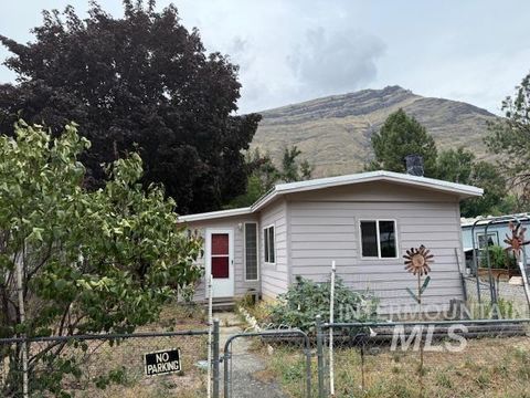 Photo of 809 Well St, Riggins, ID 83549 (MLS # 98959729)