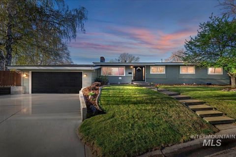 Photo of 2617 N Alamo Rd, Boise, ID 83704 (MLS # 98981005)