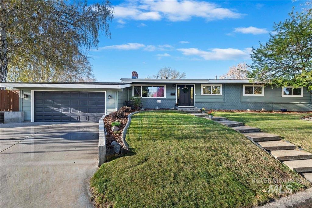 Photo of 2617 N Alamo Rd, Boise, ID 83704 (MLS # 98981005)