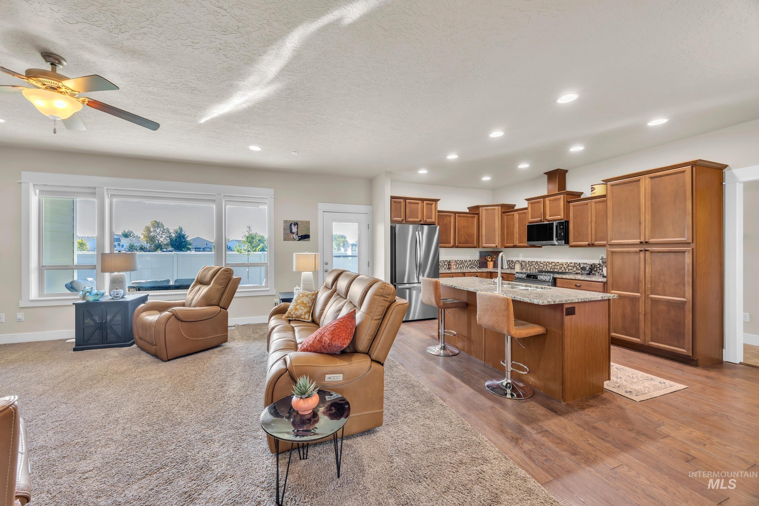 367 N Magnolia Pl
