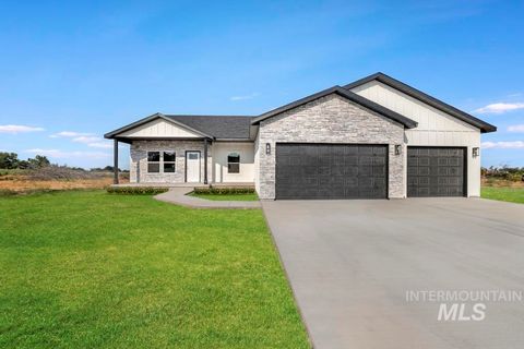 Photo of 934 Applewood Drive, Buhl, ID 83316 (MLS # 98959927)