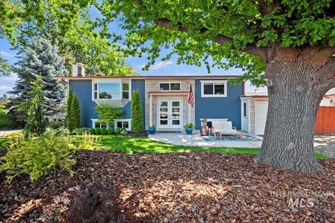 Photo of 632 N Edgewood Ln, Eagle, ID 83616 (MLS # 98981559)