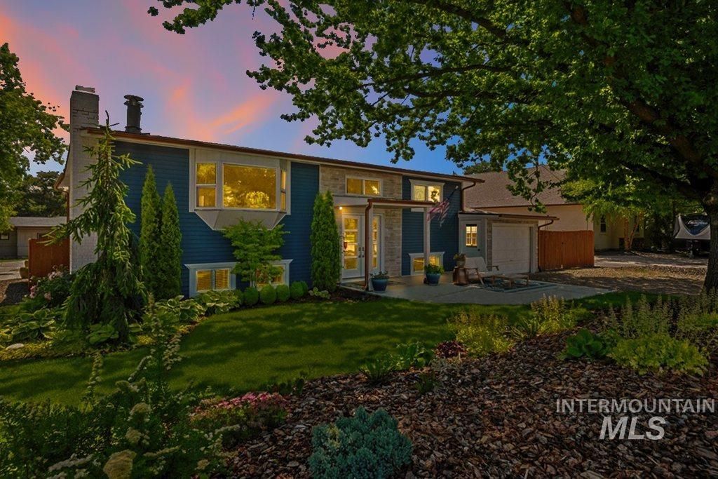 Photo of 632 N Edgewood Ln, Eagle, ID 83616 (MLS # 98981559)