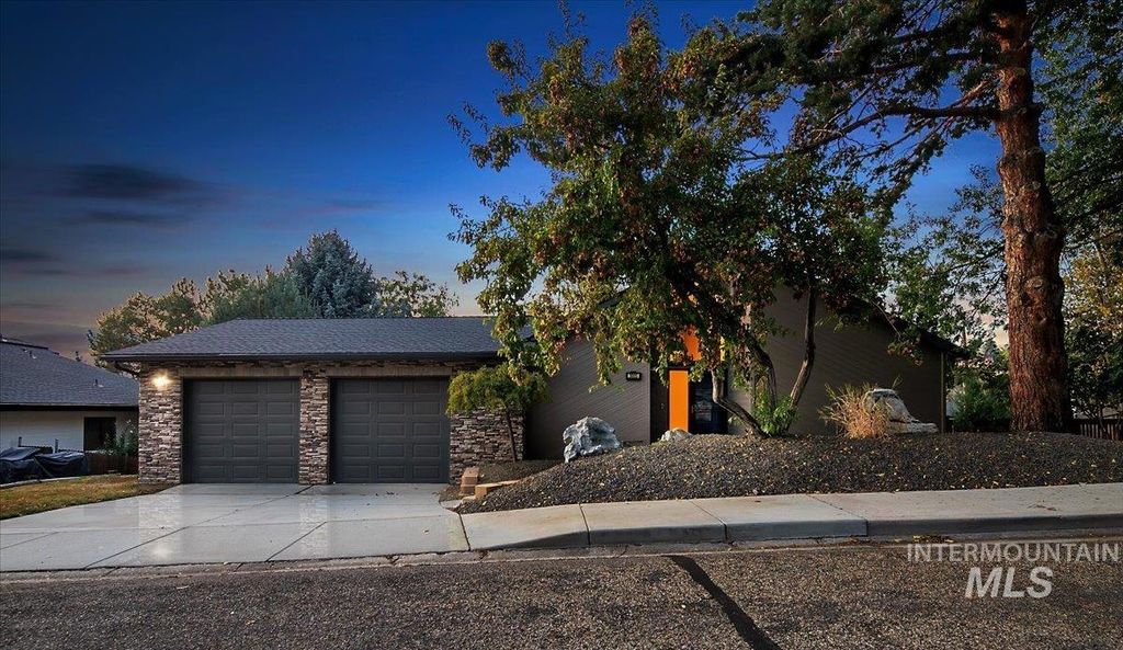 Photo of 3035 N Selkirk Dr, Boise, ID 83702 (MLS # 98963909)
