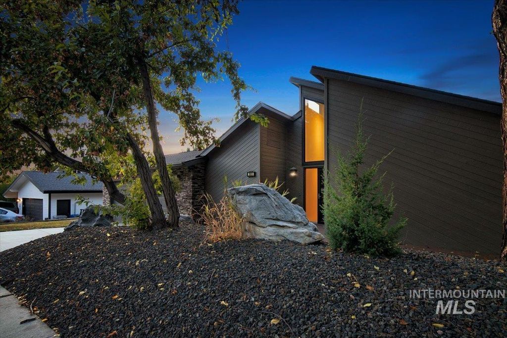 Photo of 3035 N Selkirk Dr, Boise, ID 83702 (MLS # 98963909)