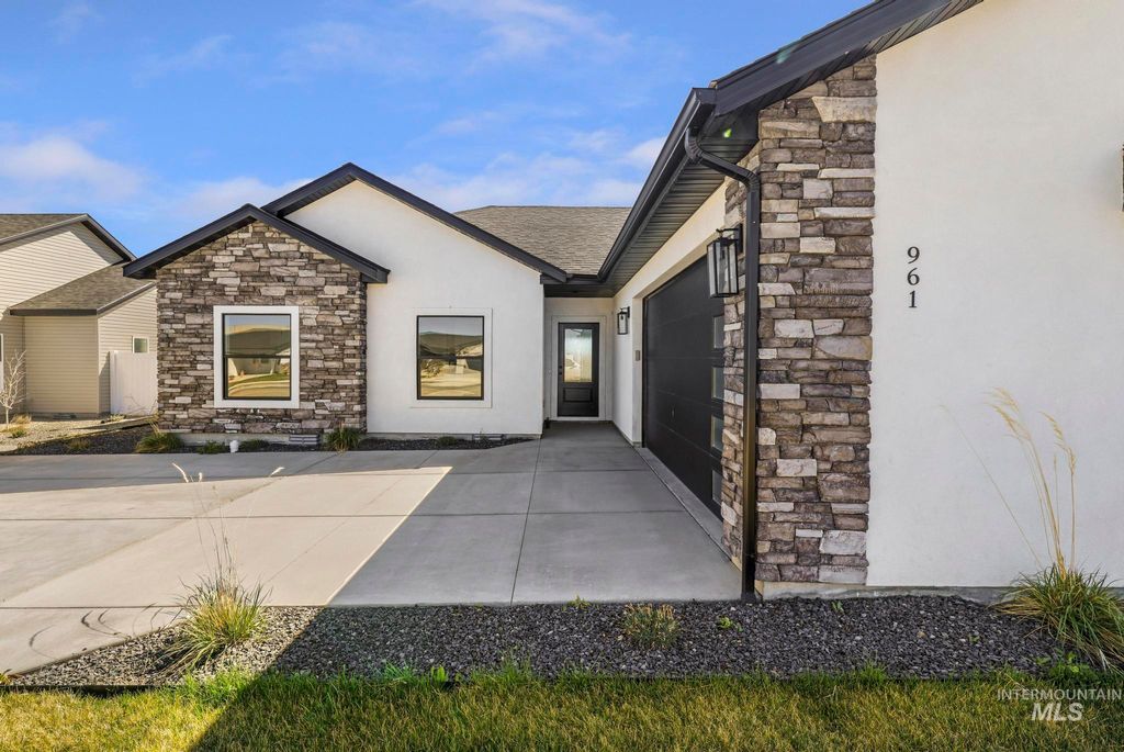 Photo of 961 Gregory Way, Twin Falls, ID 83301 (MLS # 98978408)
