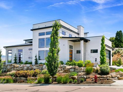 Photo of 800 E Ashbourne Lane, Eagle, ID 83616 (MLS # 98967634)