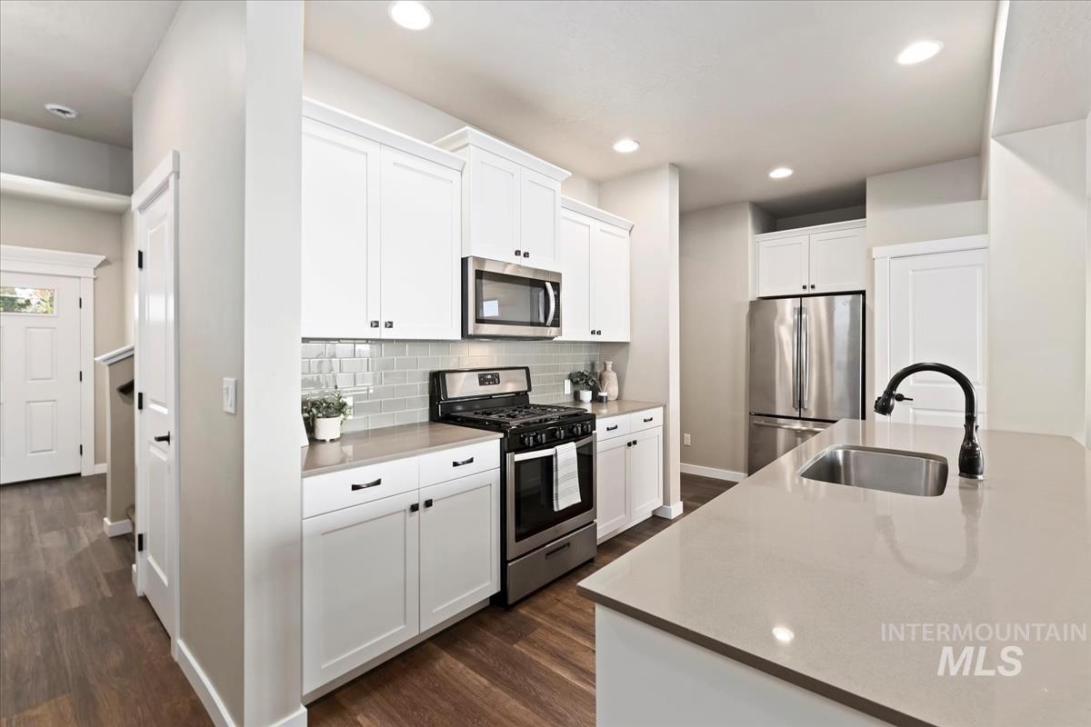 2204 E Kamay Dr
