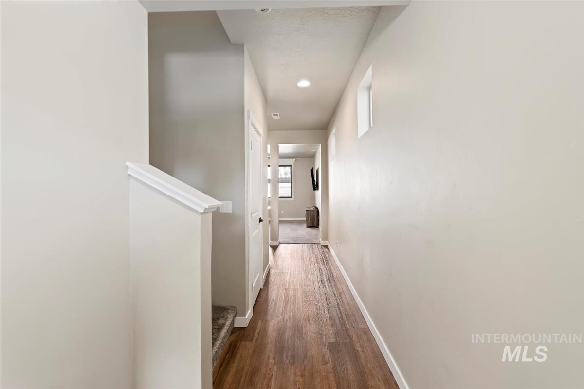 2204 E Kamay Dr