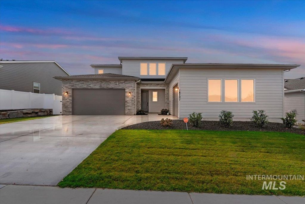 Photo of 14701 Port Royal St, Caldwell, ID 83607 (MLS # 98965656)