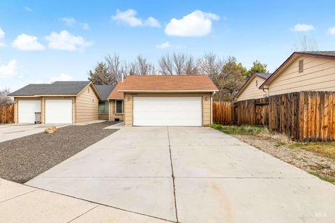 Photo of 10490 W Cory St, Boise, ID 83704 (MLS # 98976992)