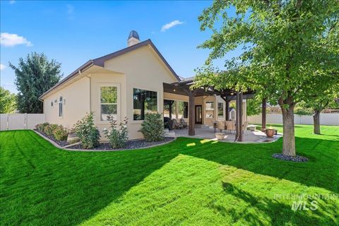 Photo of 4324 W Briar Rock Ct, Eagle, ID 83616 (MLS # 98977839)