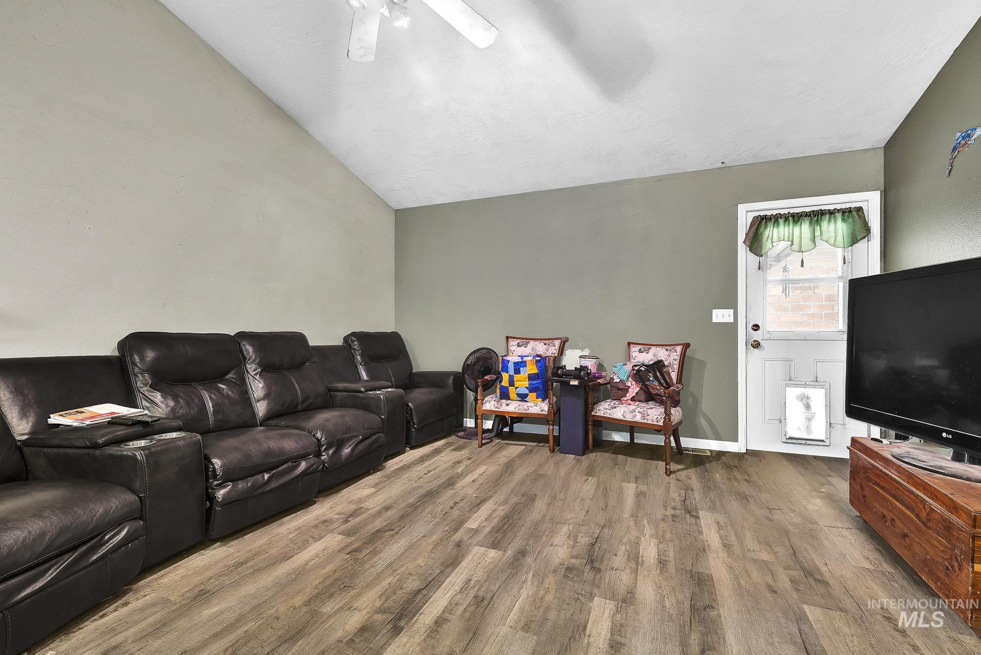 1912 W Eaglecrest Dr.