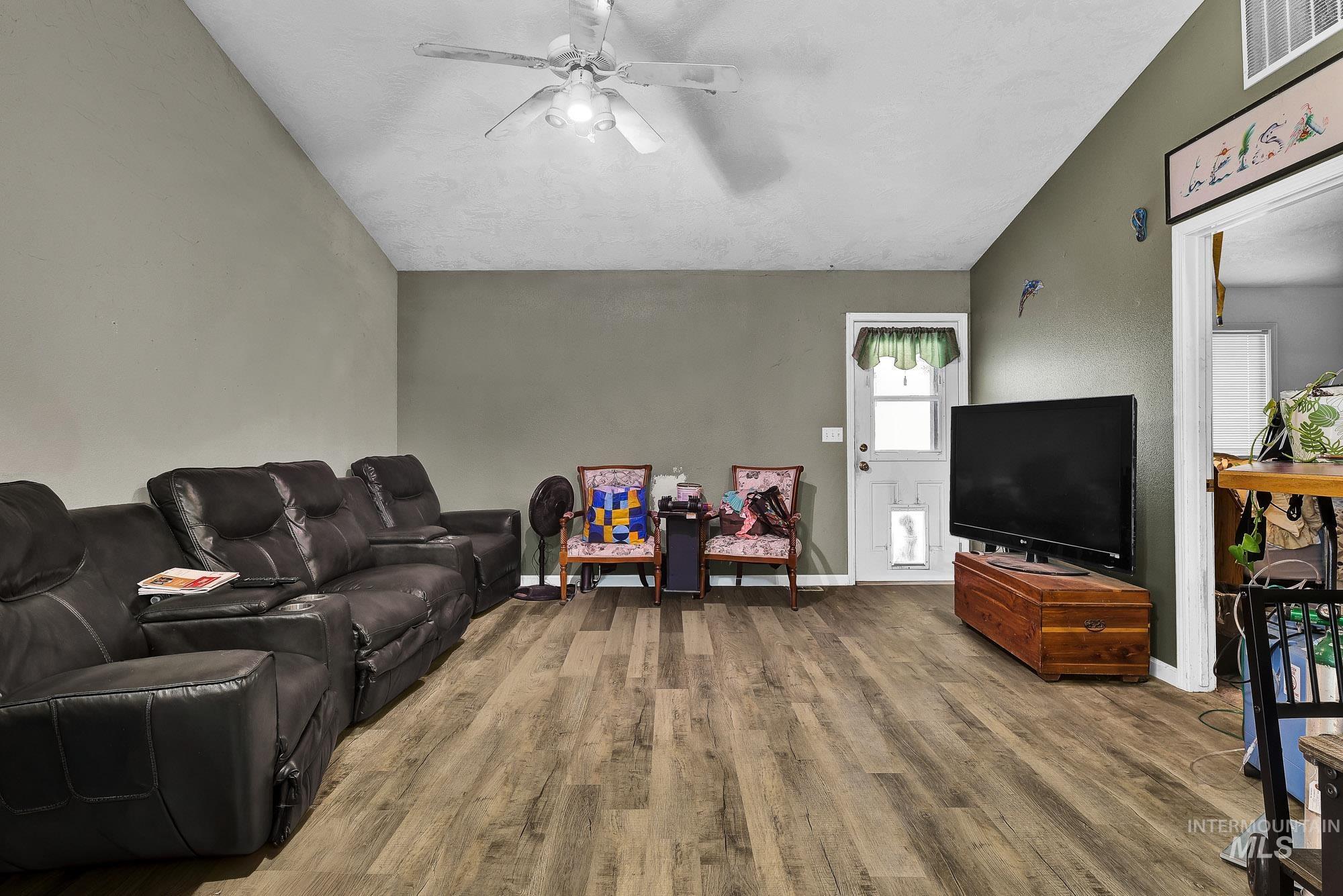 1912 W Eaglecrest Dr.