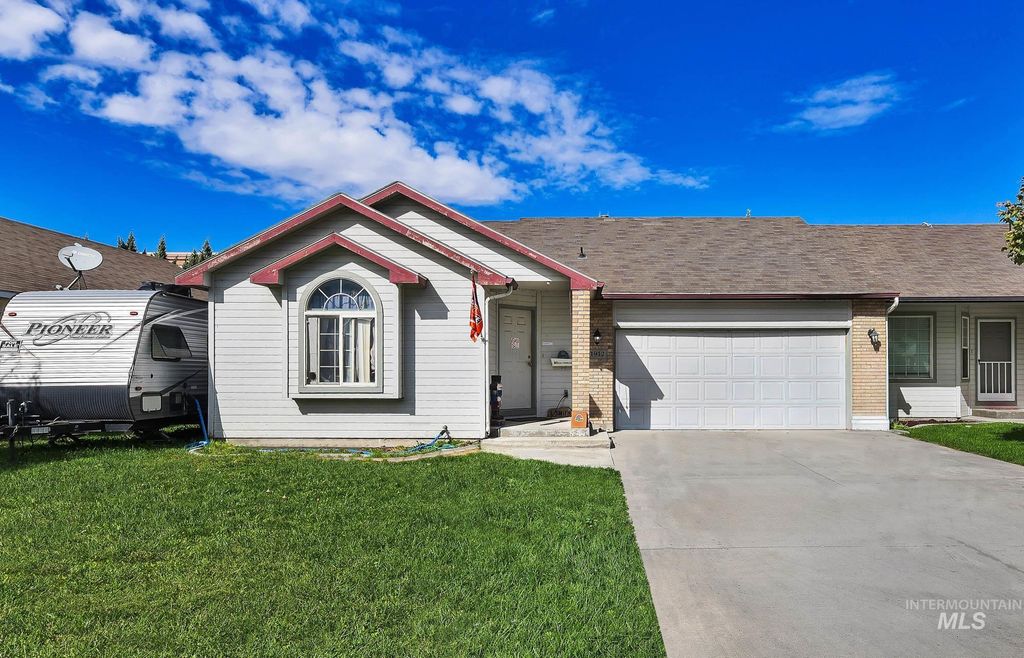 Photo of 1912 W Eaglecrest Dr, Nampa, ID 83651 (MLS # 98963934)