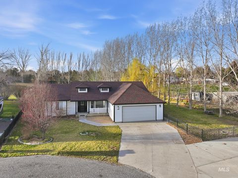 Photo of 2560 Spruceridge Cir, Twin Falls, ID 83301 (MLS # 98978377)