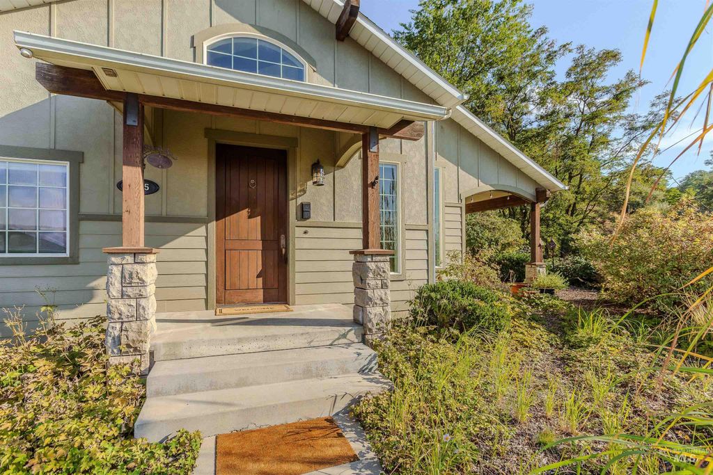 Photo of 2145 13th Street, Lewiston, ID 83501 (MLS # 98926245)