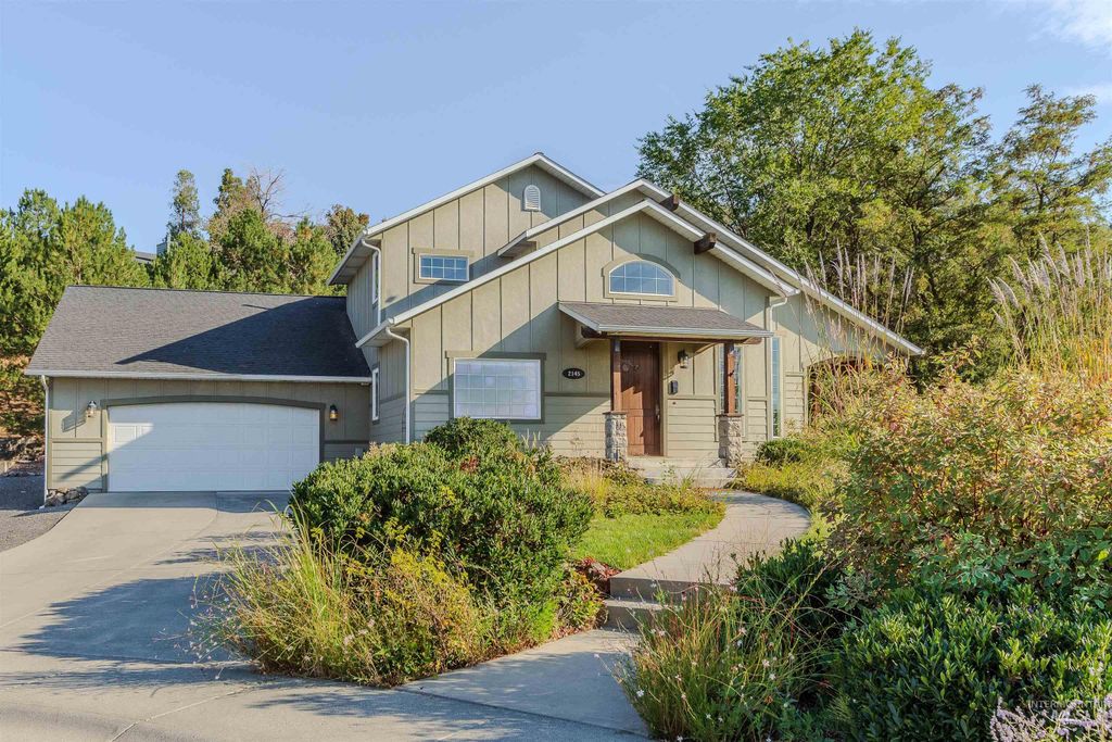 Photo of 2145 13th Street, Lewiston, ID 83501 (MLS # 98926245)