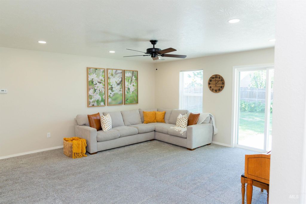 Photo of 16919 Abram Ave, Caldwell, ID 83607 (MLS # 98972538)