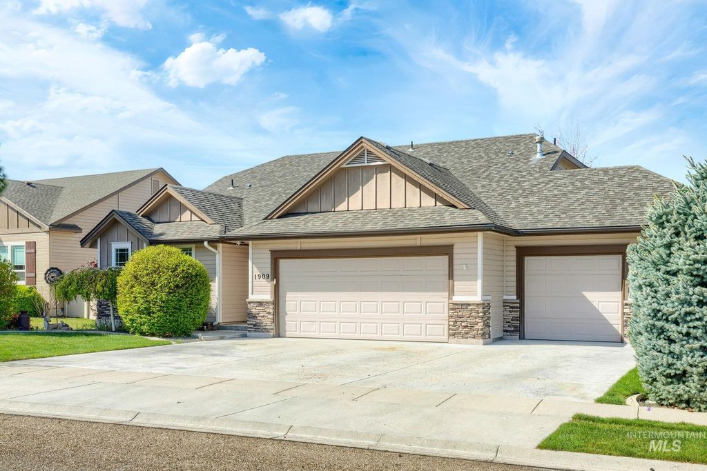 Photo of 1909 S Sandcrest Way, Nampa, ID 83686 (MLS # 98982837)