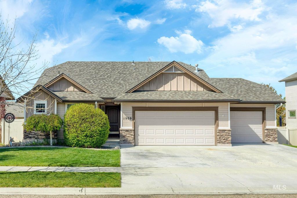 Photo of 1909 S Sandcrest Way, Nampa, ID 83686 (MLS # 98982837)