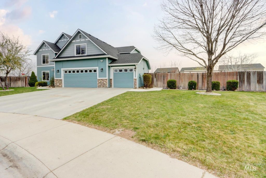 Photo of 2522 N Snow Hawk Ave, Kuna, ID 83634 (MLS # 98980447)