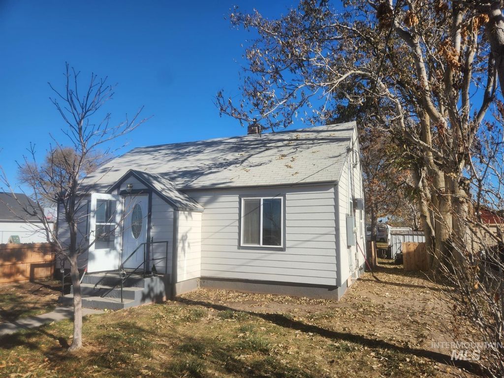 Photo of 514 N 11th St, Nyssa, OR 97913 (MLS # 98967580)