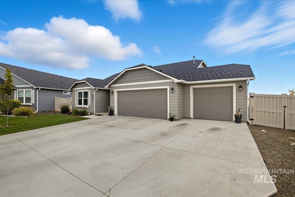 Photo of 4813 Great Falls Ave, Caldwell, ID 83607 (MLS # 98963589)