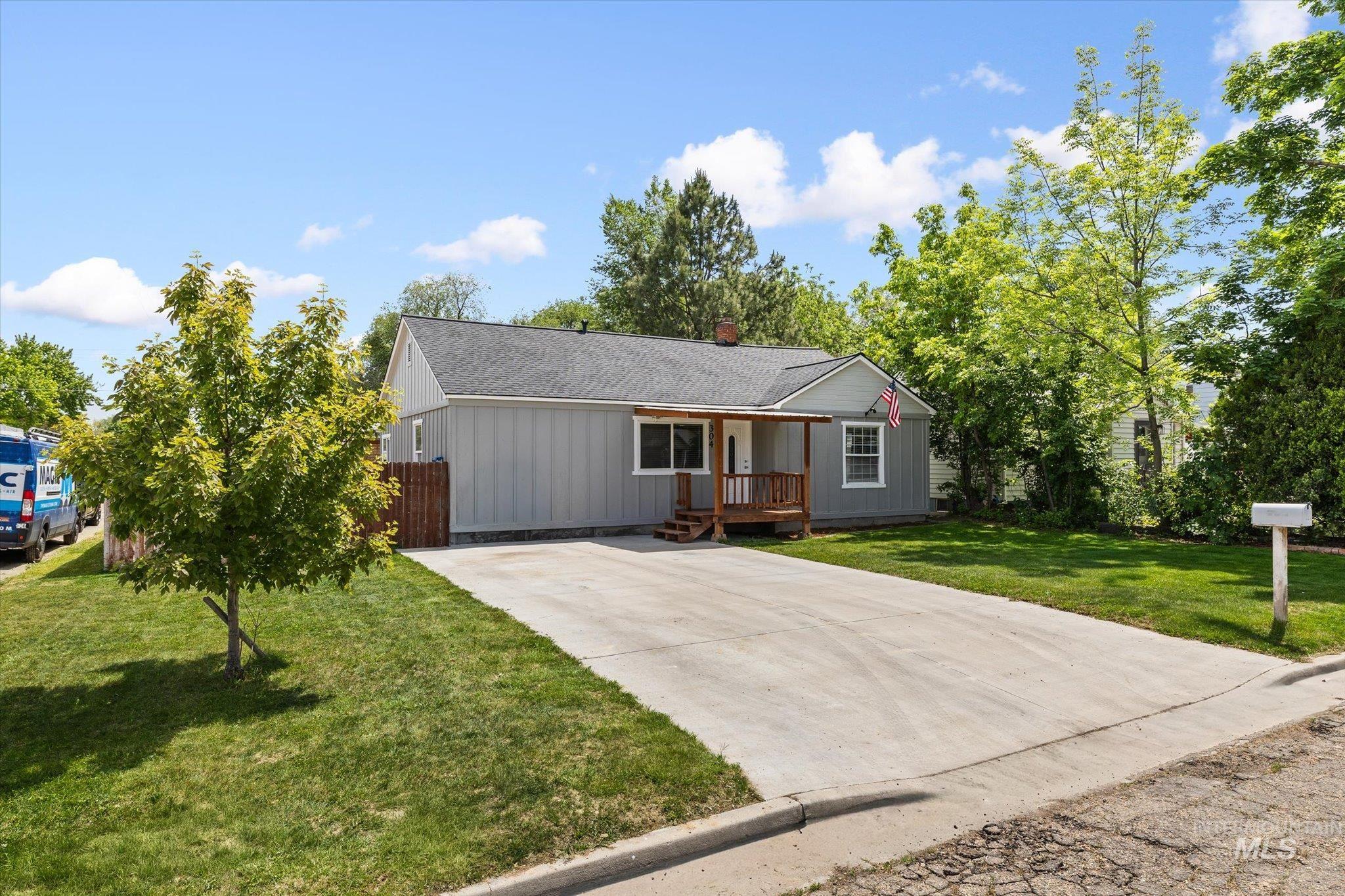 304 Maple St
