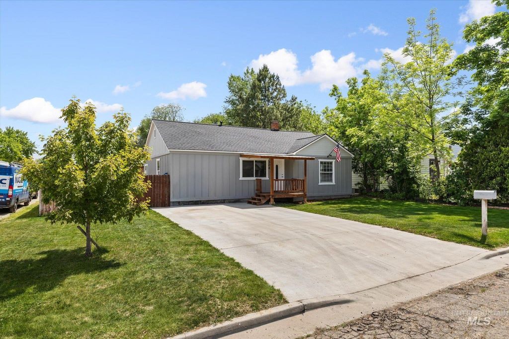 Photo of 304 Maple St, Nampa, ID 83686 (MLS # 98986590)