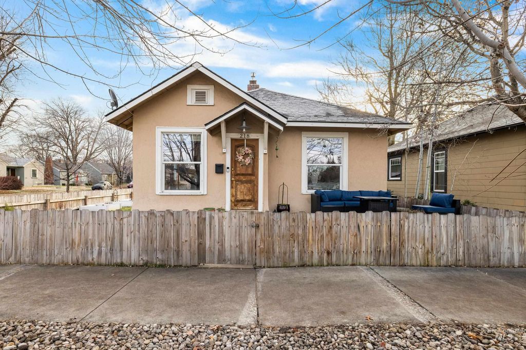 Photo of 218 N 19th St, Boise, ID 83702 (MLS # 98971714)