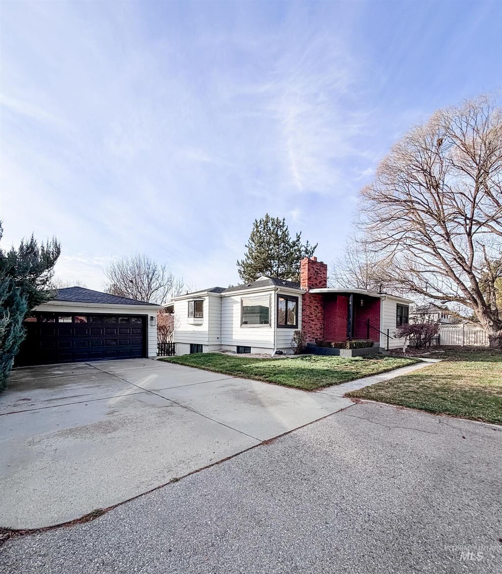 Photo of 743 N Horseshoe Bend Rd, Eagle, ID 83616 (MLS # 98975212)