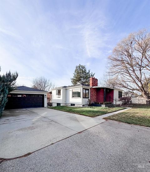 Photo of 743 N Horseshoe Bend Rd, Eagle, ID 83616 (MLS # 98975212)