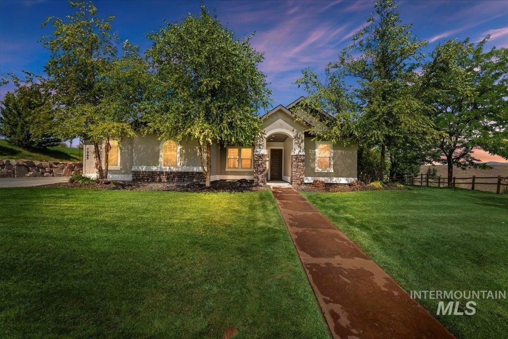 Photo of 7965 N Grand Ridge Lane, Eagle, ID 83616 (MLS # 98985133)