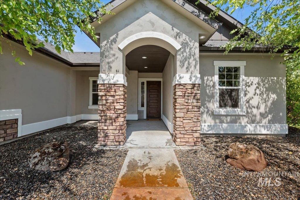 Photo of 7965 N Grand Ridge Lane, Eagle, ID 83616 (MLS # 98985133)