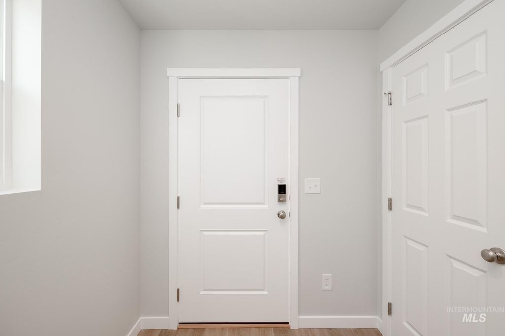 Photo of 401 Reindeer Ave, Horseshoe Bend, ID 83629 (MLS # 98973287)