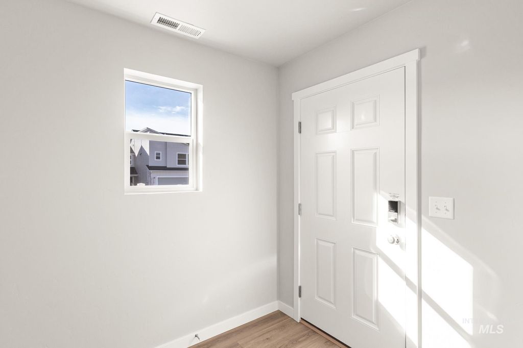 Photo of 401 Reindeer Ave, Horseshoe Bend, ID 83629 (MLS # 98973287)