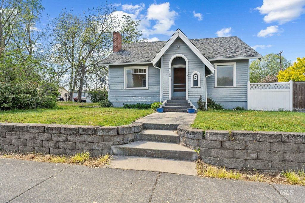 Photo of 732 4th Street, Clarkston, WA 99403 (MLS # 98984626)